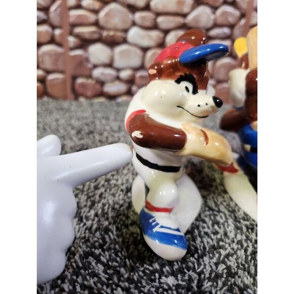 Looney Tunes Tasmanian Devil Salt and Pepper - Picture 3 of 12